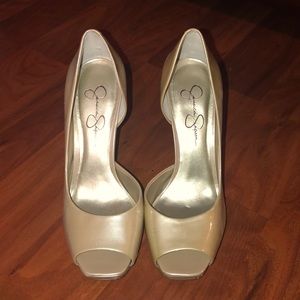 Jessica Simpson Nude Pump